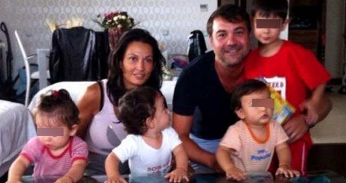 Bruneta alaturi de sotul ei si de cei patru copii