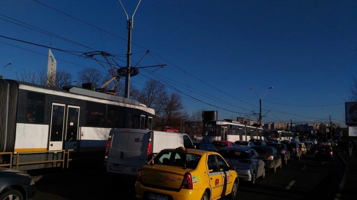 Acesta este un mijloc de transport care vine din doua in doua minute