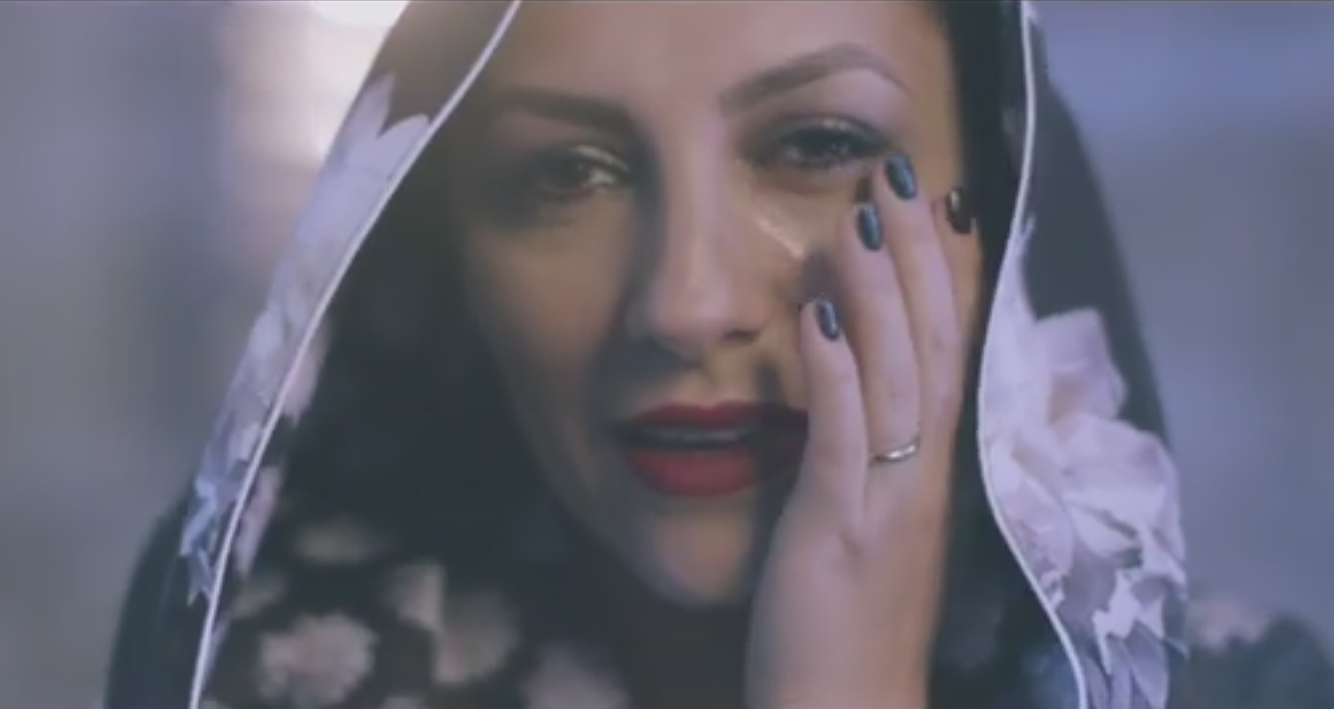 Andra este o femeie frumoasa