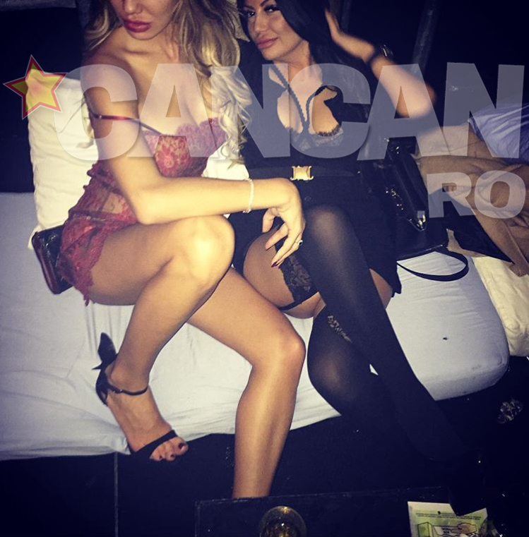 Aceasta era insotita de o blonda focoasa