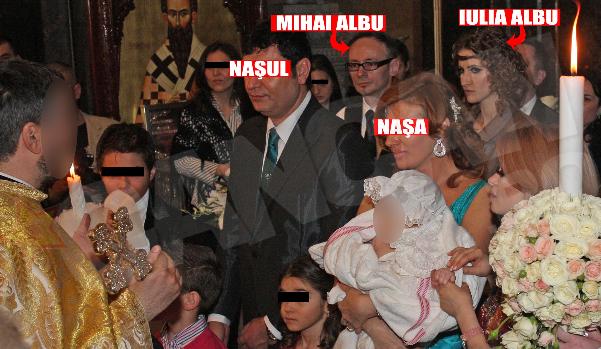 Iulia si Mihai Albu, impreuna cu nasii de la cununie, dar si de la botezul fiicei lor, Mihaela