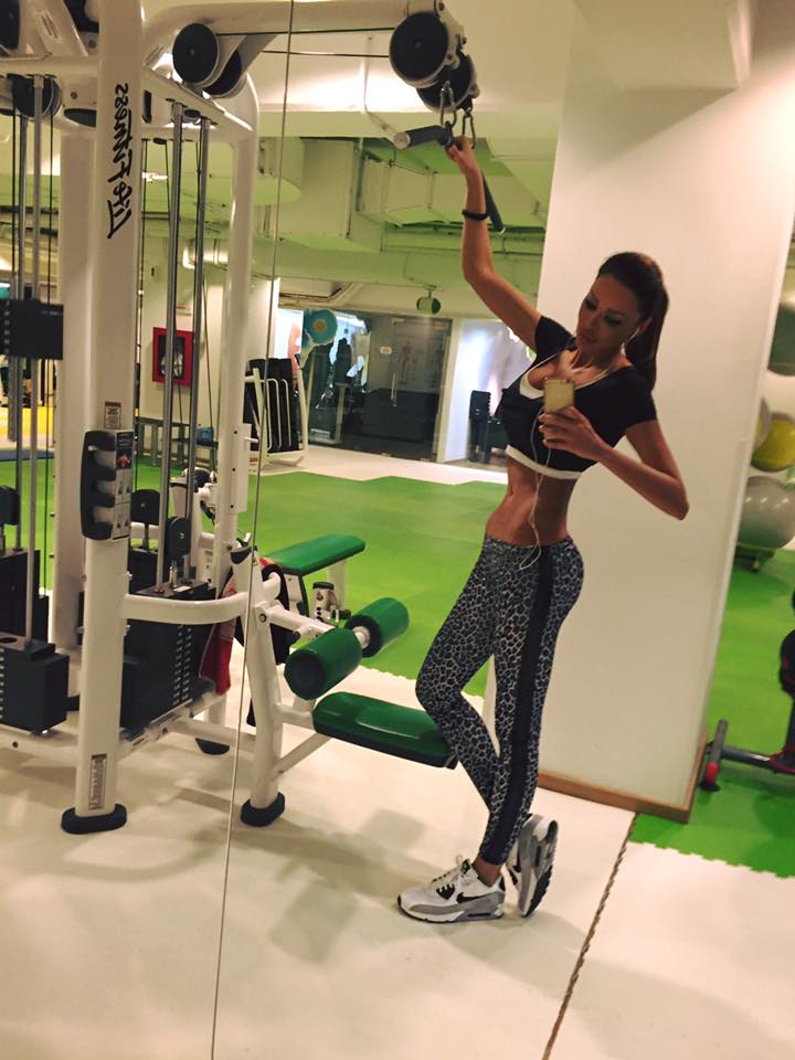 Cine o vede pe Bianca Drăguşanu se sperie şi se întreabă dacă nu cumva abdomenul este lipit de spate