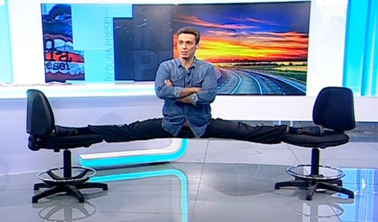 Mircea Badea a facut spagatul pe doua scaune