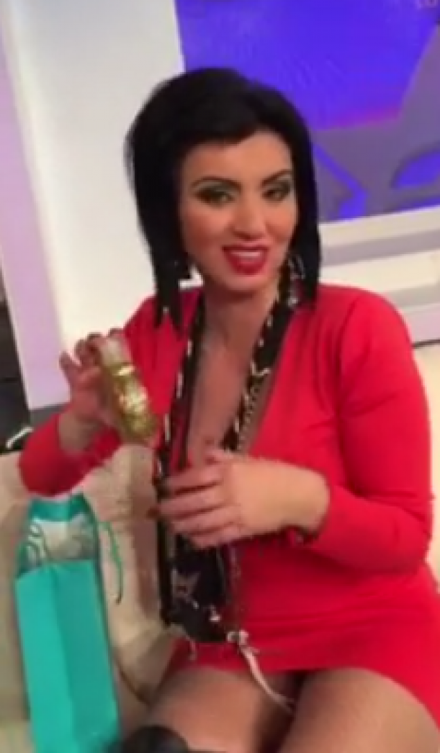 Vedetei i s-a vazut lenjeria intima