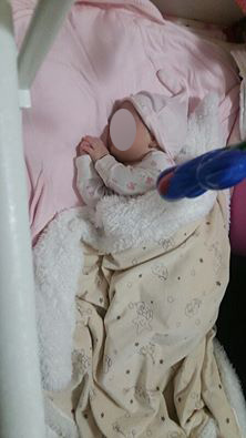 Bebelusul este foarte rasfatat in familie