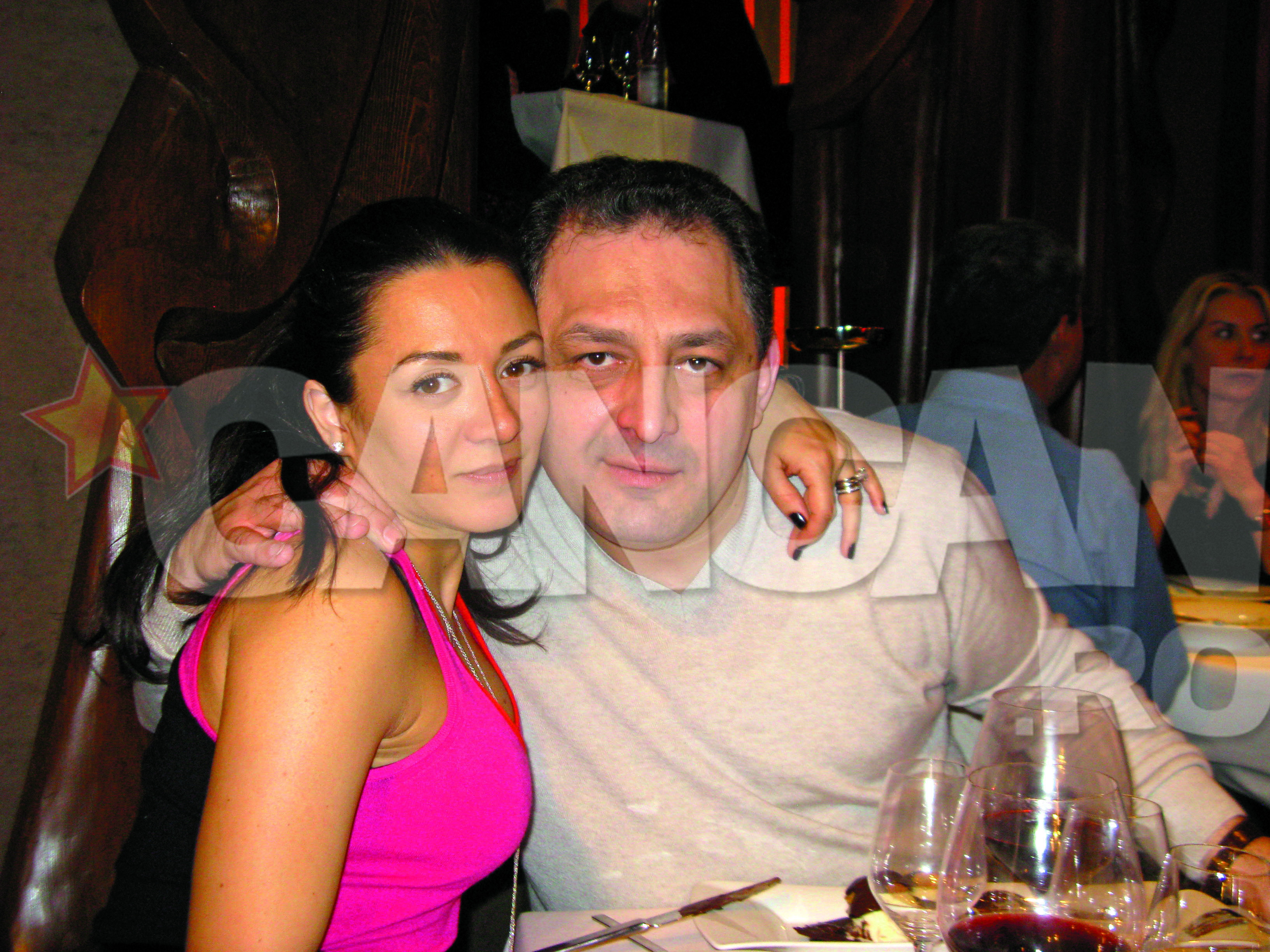 Cei doi traiesc o frumoasa poveste de iubire. Fetita celor doi seamana perfect cu fostul edil Marian Vanghelie, dar are si cateva trasaturi de la mama ei