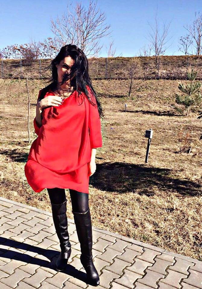 Bruneta este una dintre cele mai sexy mamici