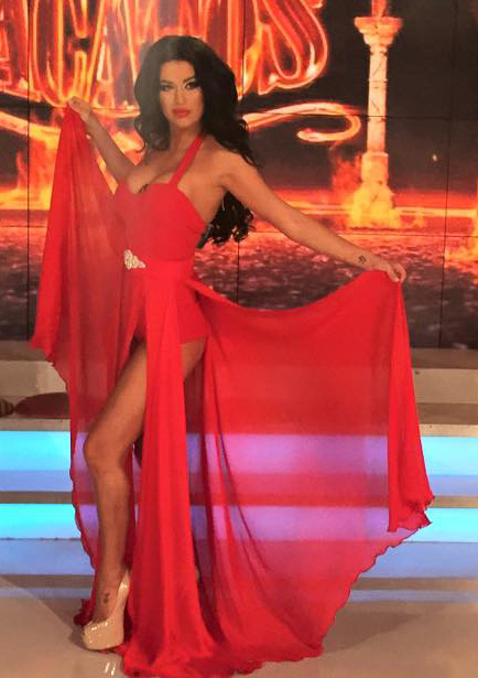 In fiecare zi, Cruduta isi publica imagini pe paginile sale de socializare