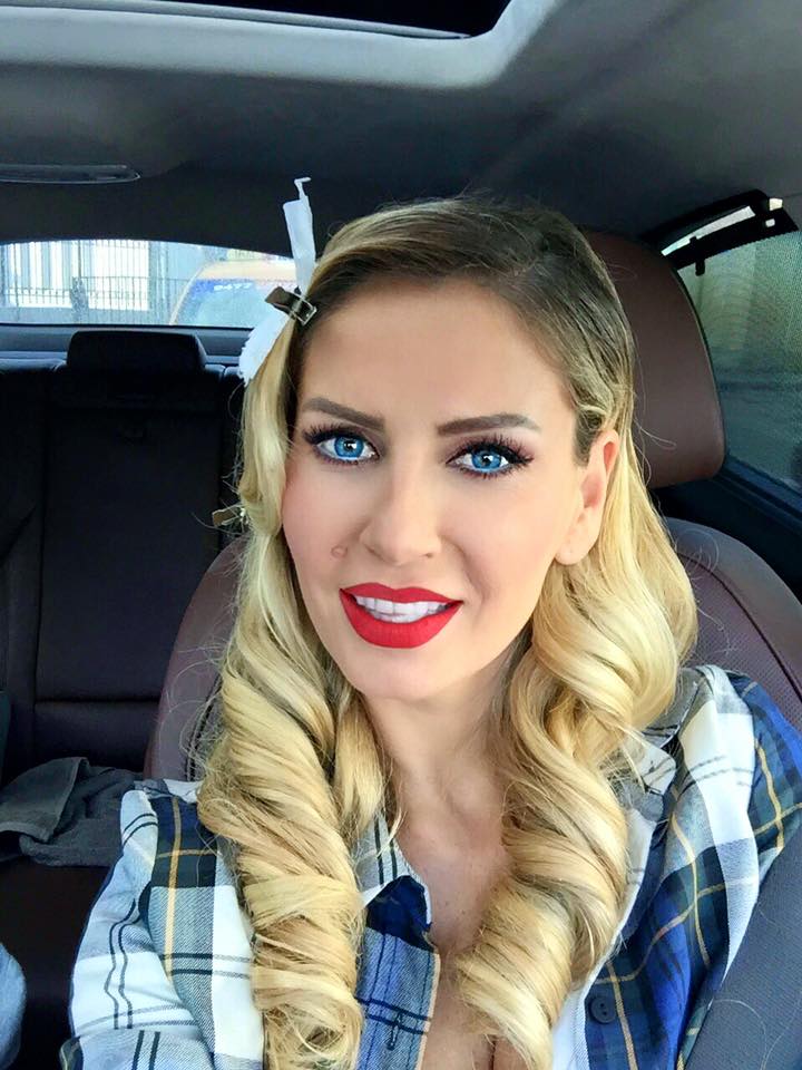 Andreea Bănică şi-a prins bretonul şi a anunţat pe Facebook