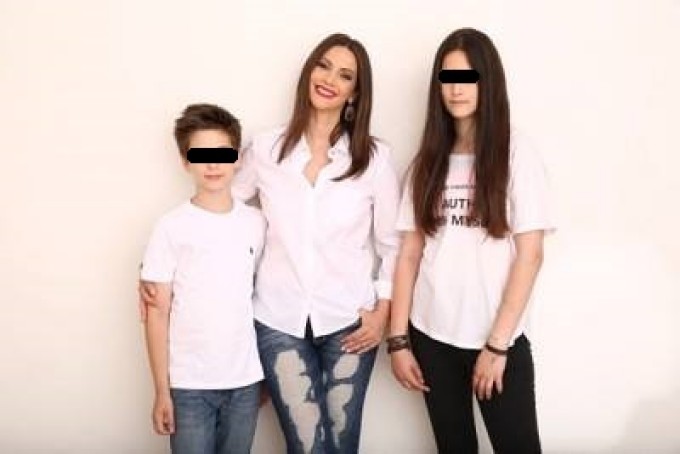 Andreea Berecleanu impreuna cu cei doi copii