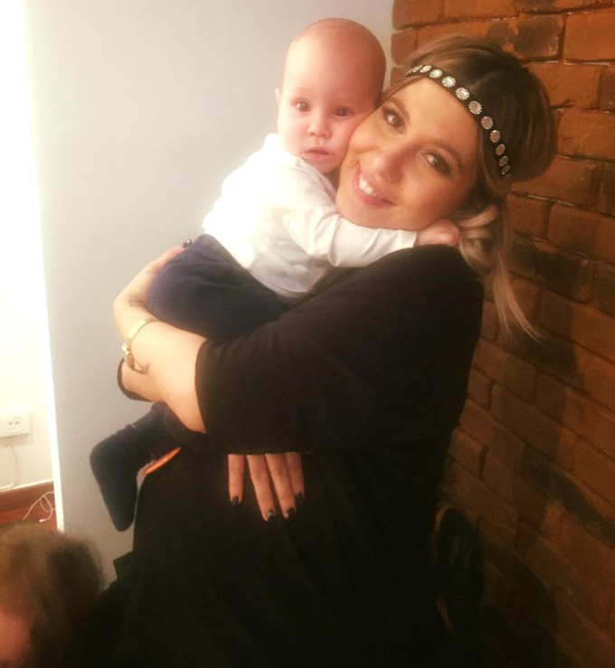 Sore şi-a anunţat mama, dar şi fanii şi prietenii virtuali, că va deveni mămică peste doar câteva zile