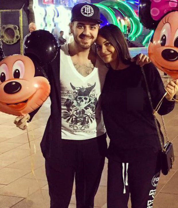 Cei doi au fost si in vacanta impreuna. Pentru a le arata tuturor cat de fericiti sunt, Betty si-a postat imagini pe conturile de socializare