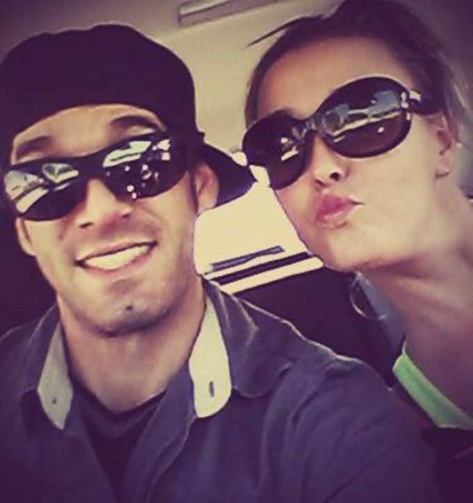 Tanarul se pregatea sa isi ceara iubita de sotie.