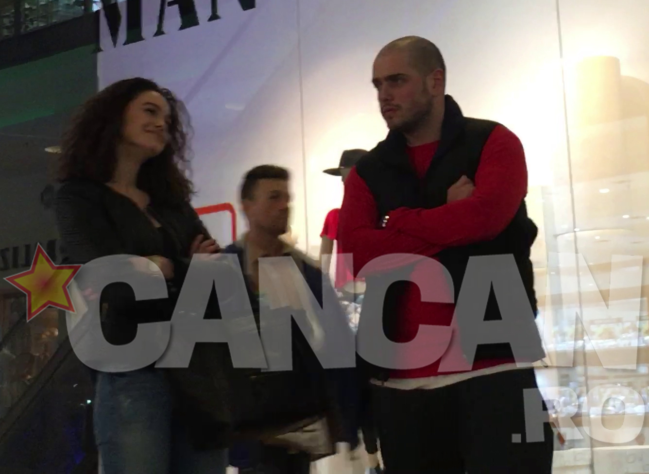 Matei Dima a ieşit cu această domnişoară la film, într-un mall din Bucureşti.