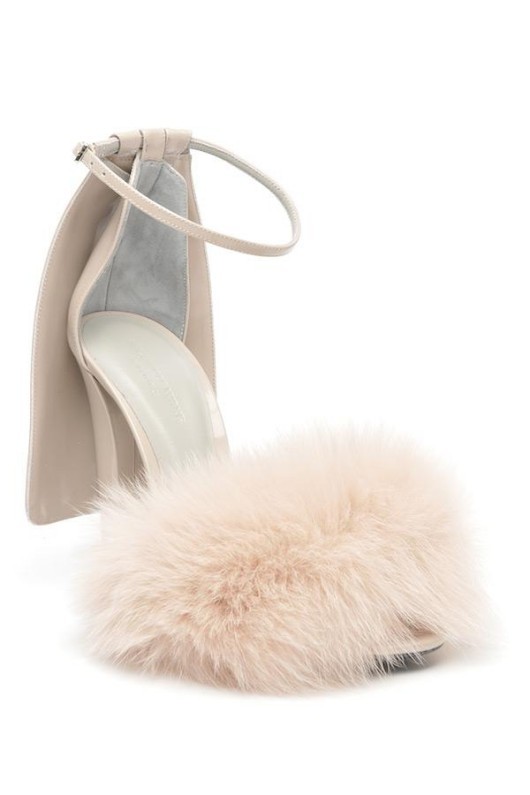 Sandalele Oanei Roman