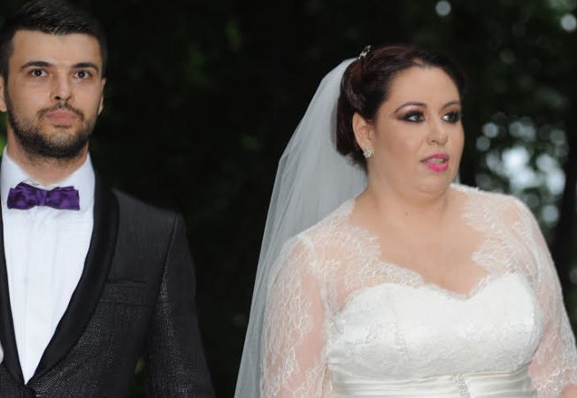 În afară de soţul ei, Oana Roman se simte legată doar de câteva persoane