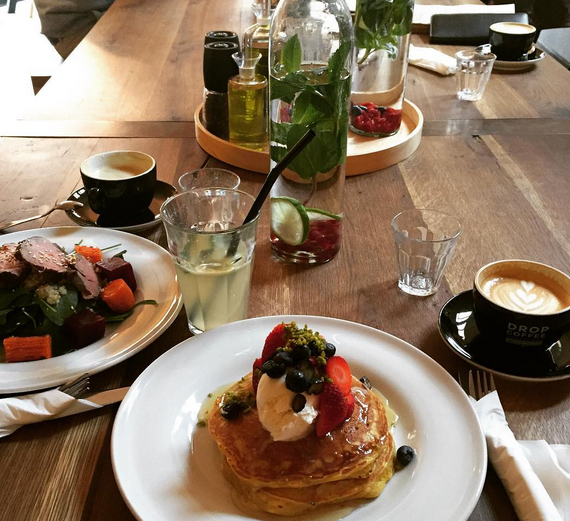 Andra i-a comentat Adelei Popescu pe o reţea de socializare