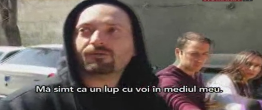 Când un jurnalist a remarcat că zâmbeşte, totuşi, Cheloo a răspuns că se simte 