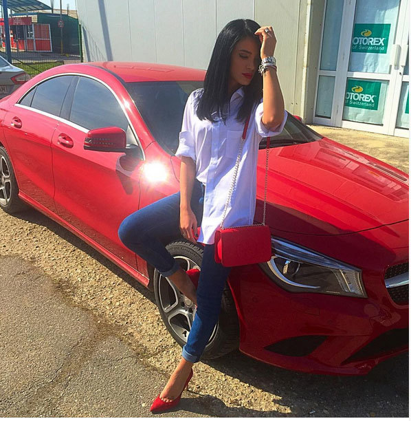 Adelina a făcut o pasiune pentru bolizii de lux