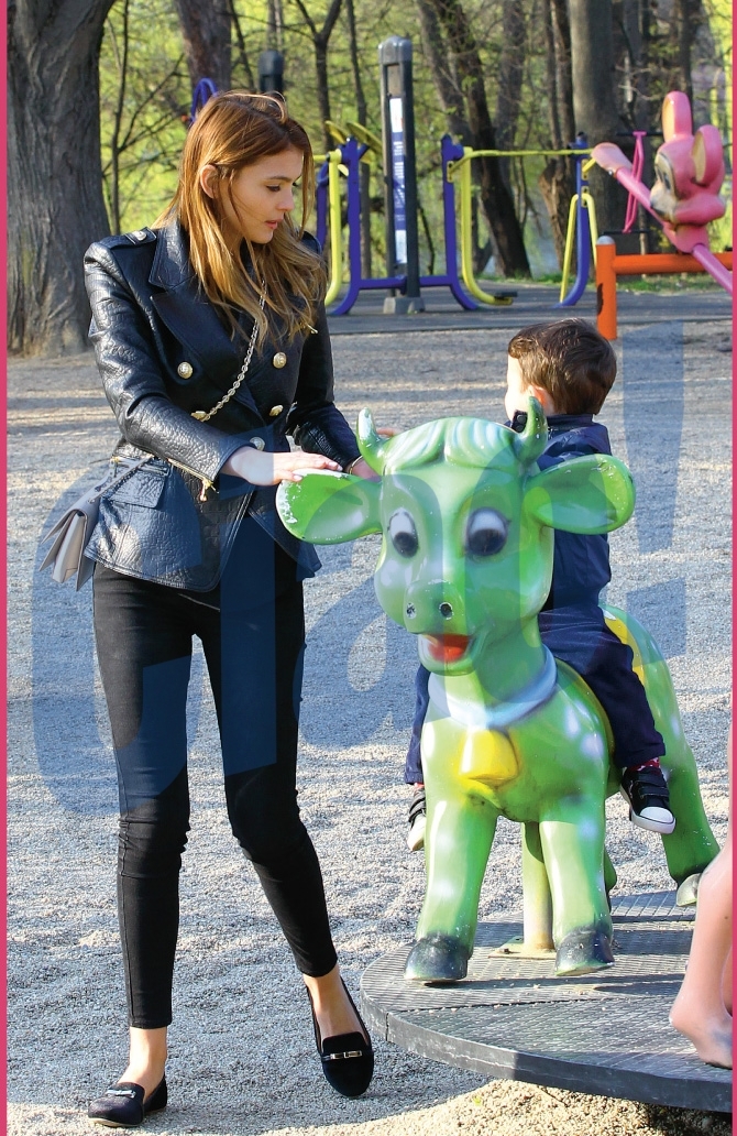 Ea îi face fiului ei toate poftele