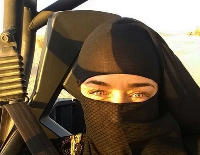 Andreea Raicu seamănă cu o teroristă