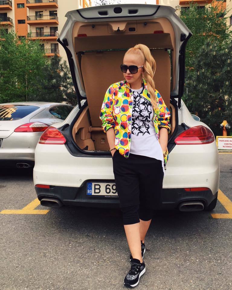 Numărul de înmatriculare al maşinii Andei Adam a stârnit discuţii