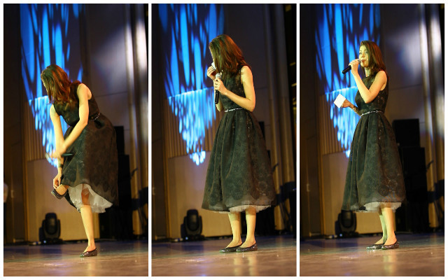 Christina Ich a scos un bileţel din balerinii cu care era încălţată, de vreo zece ore.