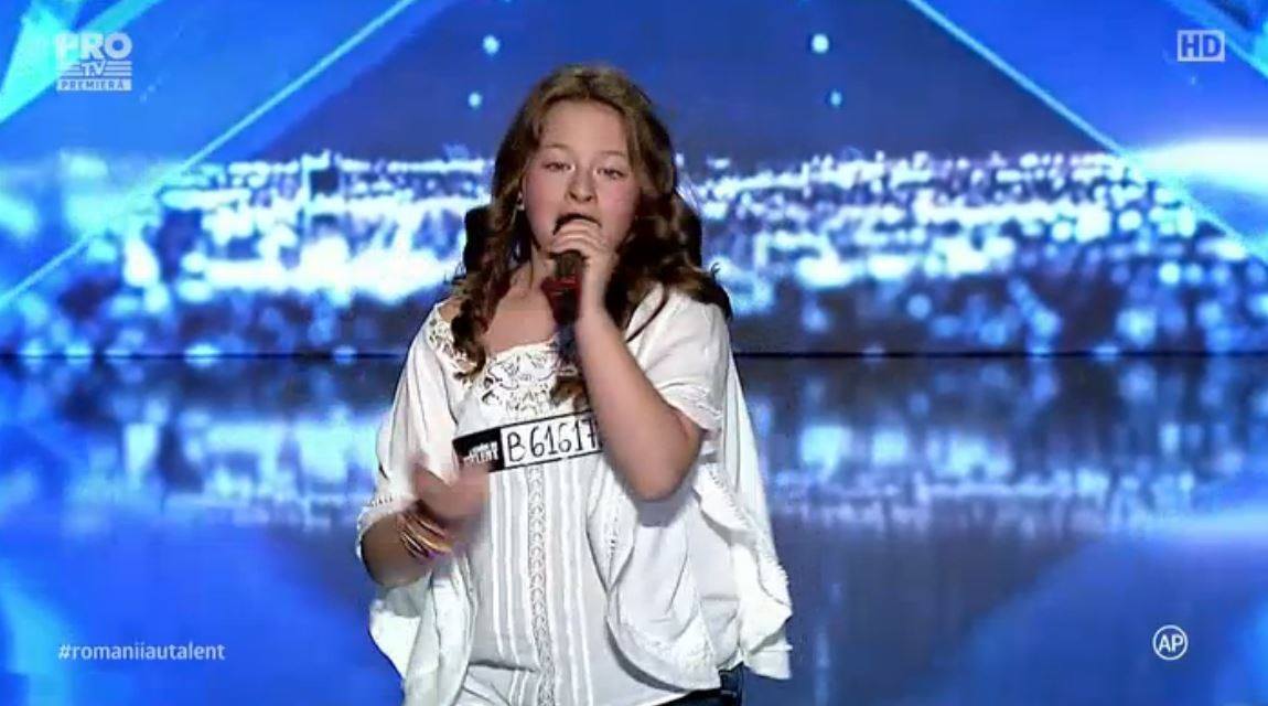 Fetiţa cu voce de aur. 