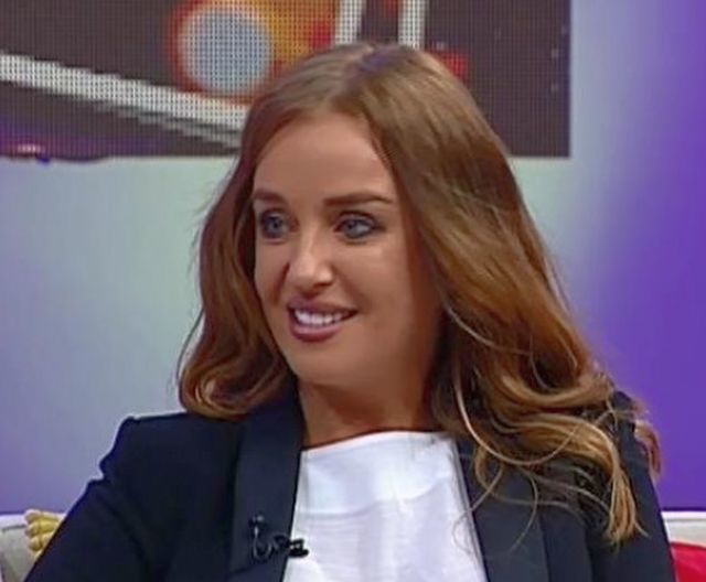 Tania s-a făcut şatenă