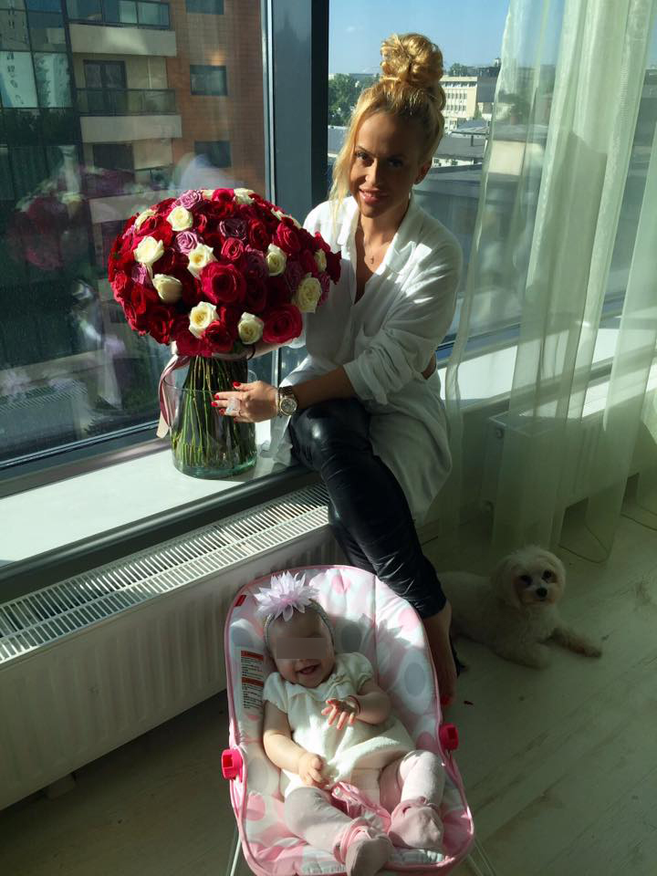 Anda Adam  a fost criticată unul dintre fani pentru felul în care se comportă cu fetiţa ei.