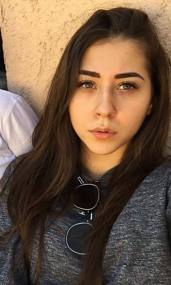 Nicole Cherry, fara pic de machiaj.