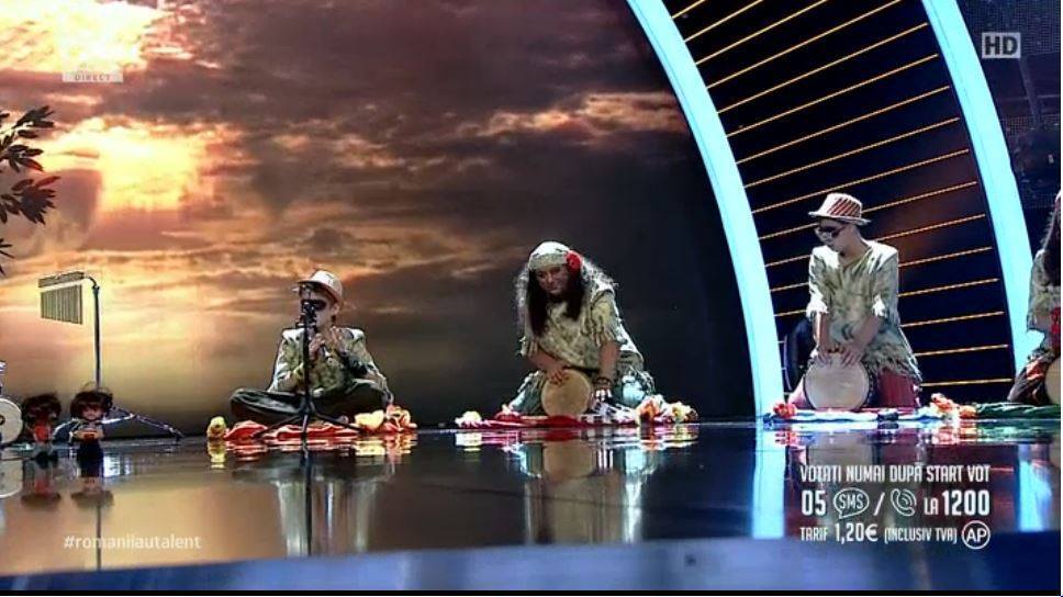 Terapia sunetelor a cuprins întreaga sală.