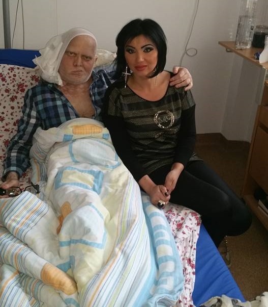 Adriana Bahmuţeanu s-a fotografiat alături de Marian Dârţă pe patul de spital