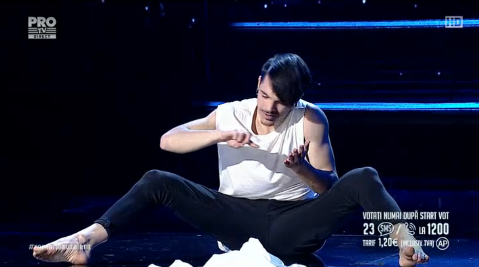 Robert a emoţionat prin dansul lui 