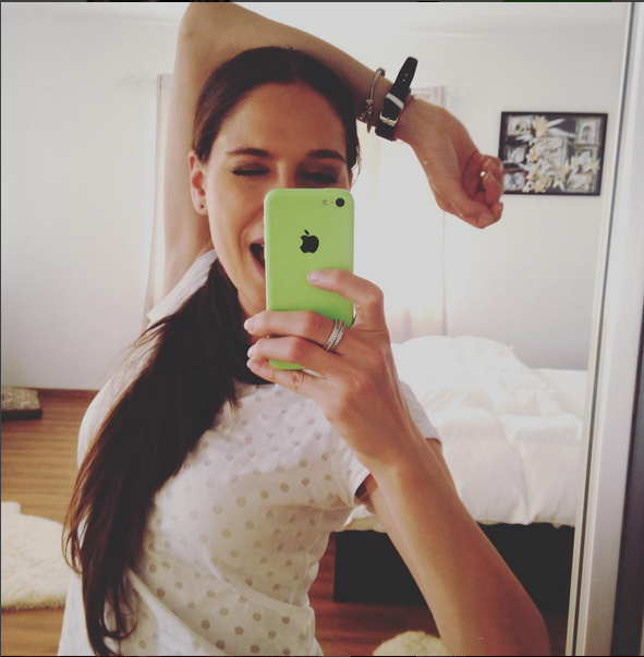 Irina Fodor s-a pozat în dormitor.