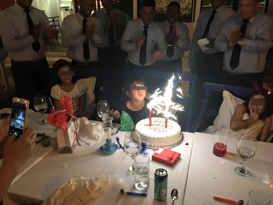 Fostul atacant al naţionalei s-a dus la ziua fiicei lui, Maya.