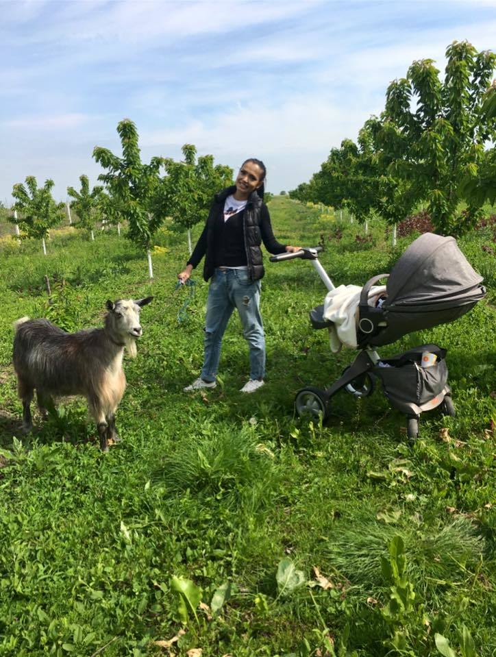 Andreea Mantea a ieşit la iarbă verde cu fiul ei, David.