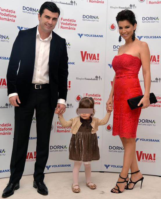 Simona Pătruleasa, alături de soţul ei, Sabin Ivanof şi fetiţa lor, Ingrid.