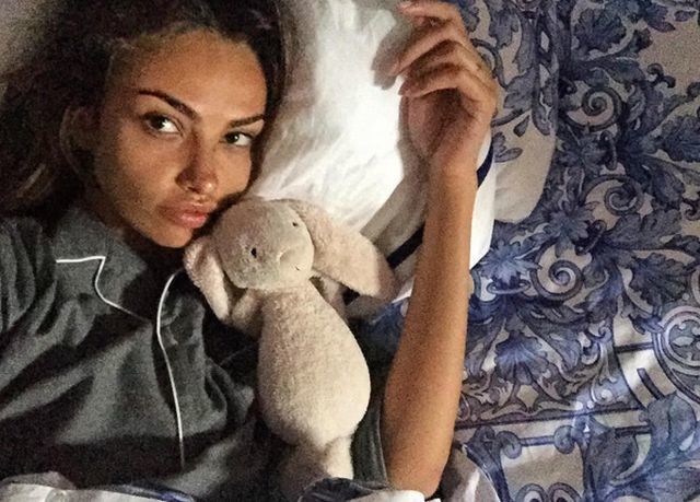 Aşa s-a fotografiat Mădălina Ghenea în această dimineaţă