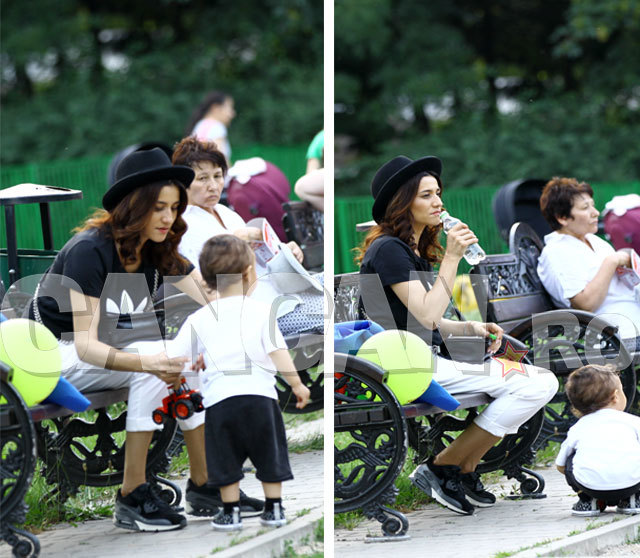 Când micuţul se joacă, solista găseşte răgazul să bea puţină apă