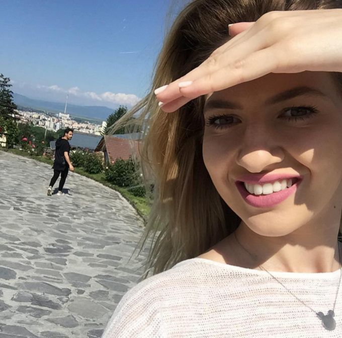 Lidia şi-a făcut un selfie în care pe fundal apare şi iubitul ei, Răzvan