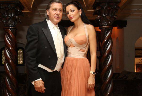 Ilie Năstase trăieşte o poveste de iubite cu Brigitte Sfăt, cu care este căsătorit doar civil.