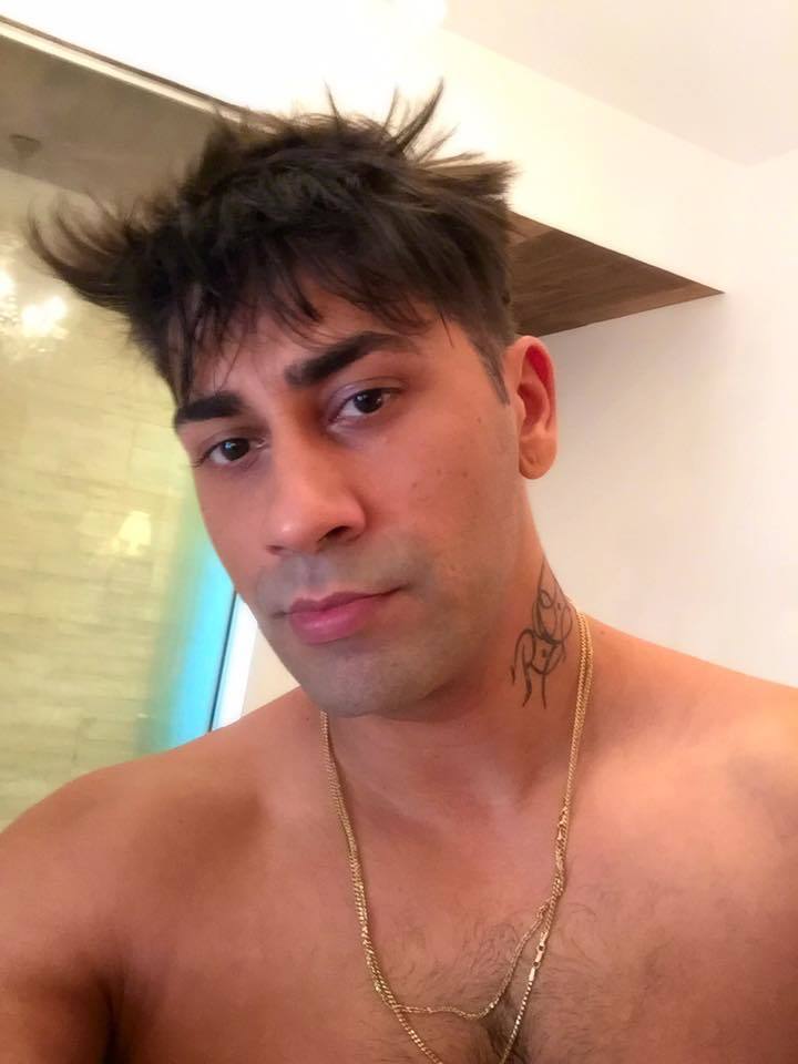 Aşa s-a afişat astăzi artistul pe internet