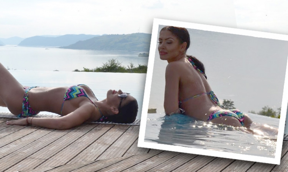 Andreea a pozat în costum de baie.
Sursă foto: Kanal D