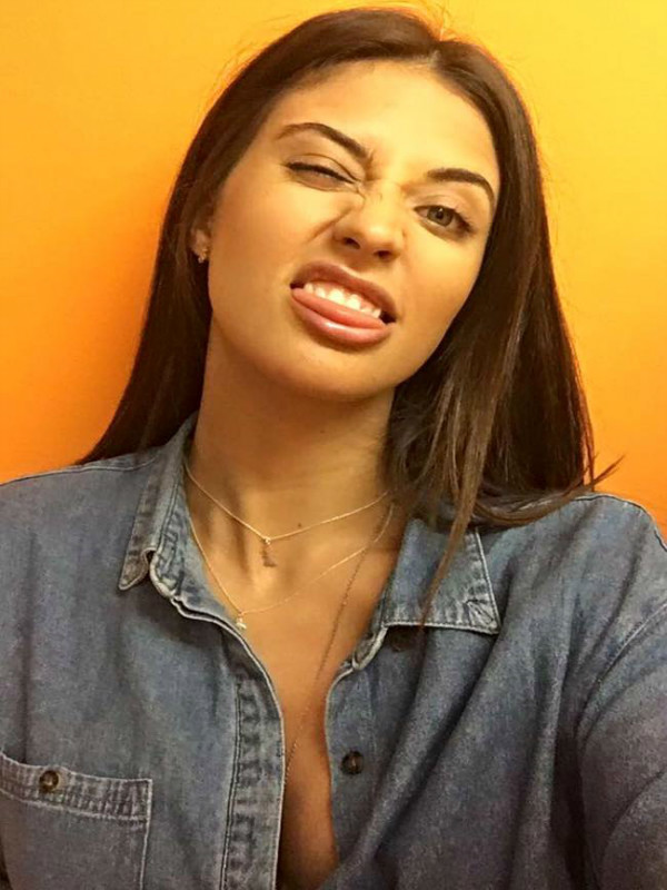 Antonia a stârnit controverse pe Facebook, cu această fotografie în care se strâmbă.