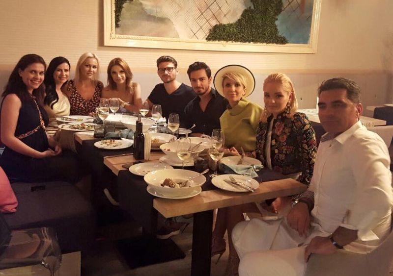 Cristina Spătar a luat masa cu mai mulţi prieteni într-un local bucureştean