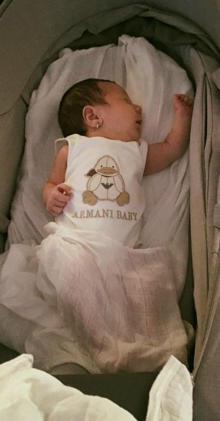 Andreea Tonciu sărbătoreşte împlinirea a două săptămâni de când s-a născut fetiţa ei.