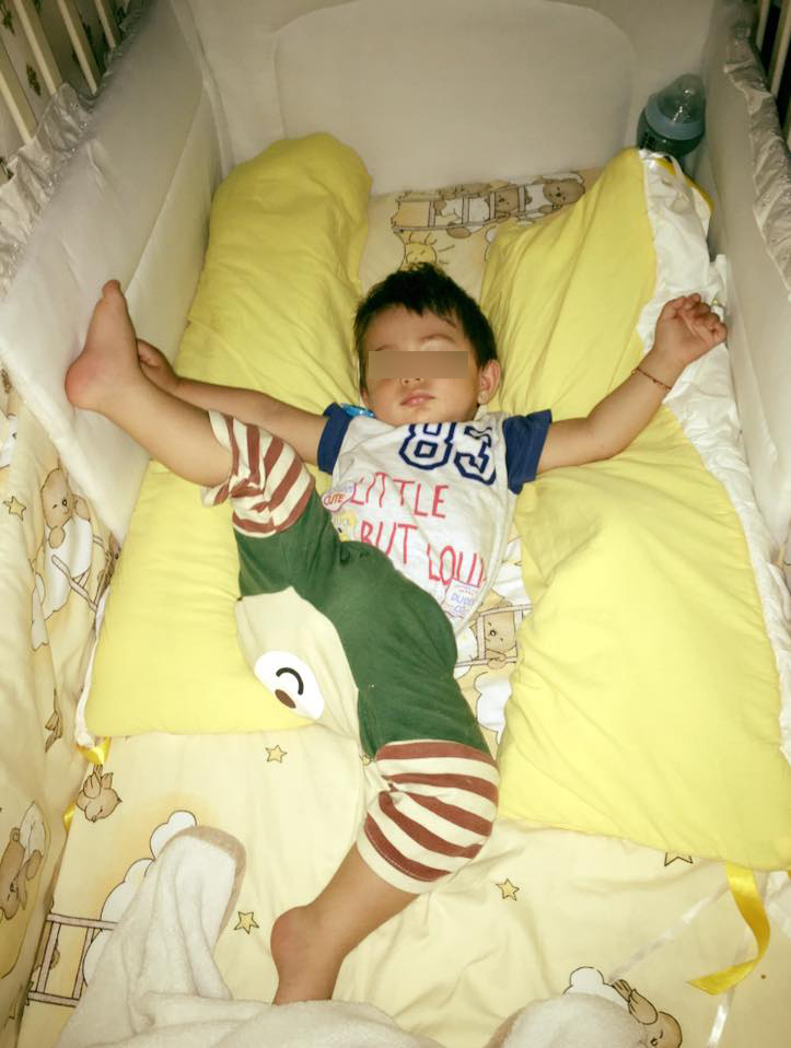 Fiul Andreei Mantea nu mai vrea să doarmă cu mama lui.