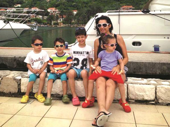 Nicoleta locuieşte la Miercurea Ciuc şi are o familie fericită