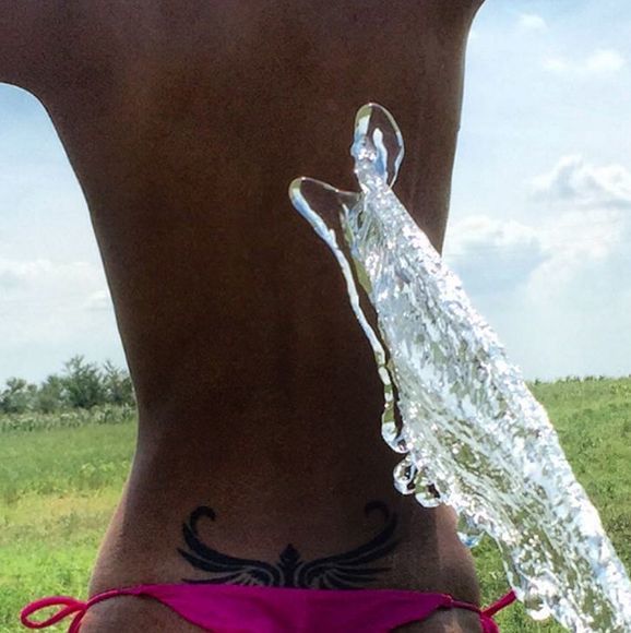 Daniela Crudu în costum de baie